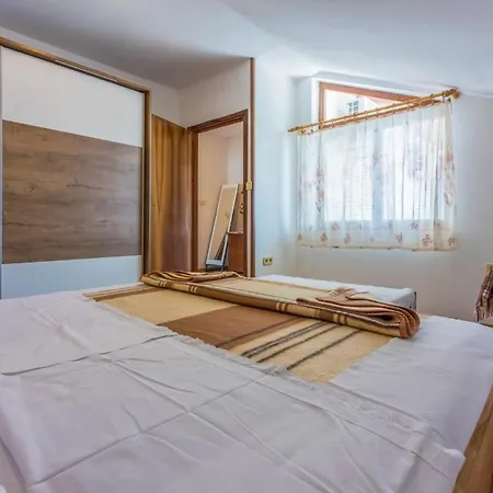 Paden Apartment *